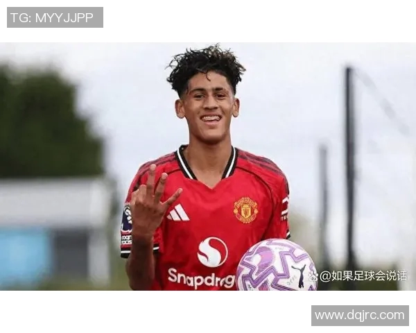 矮小身材却技艺超群的黑马足球明星引发全场瞩目