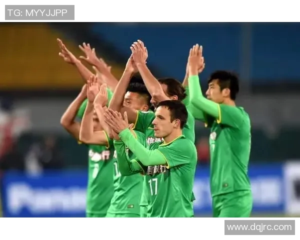 中国小伙凭借努力与才华崭露头角成为国际足球明星的励志故事 中国小伙凭借努力与才华崭露头角成为国际足球明星的励志故事