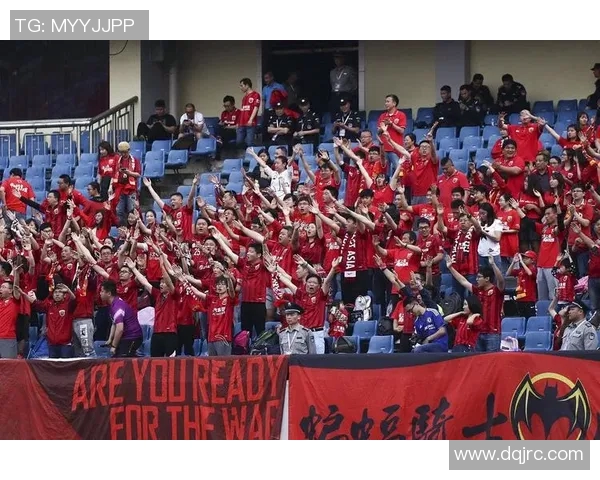 当红足球明星们纷纷加盟红军阵营的背后故事与影响分析