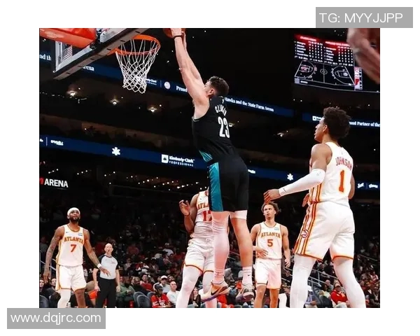 305老鹰与开拓者激战正酣球迷期待精彩对决与绝妙表现 305老鹰与开拓者激战正酣球迷期待精彩对决与绝妙表现